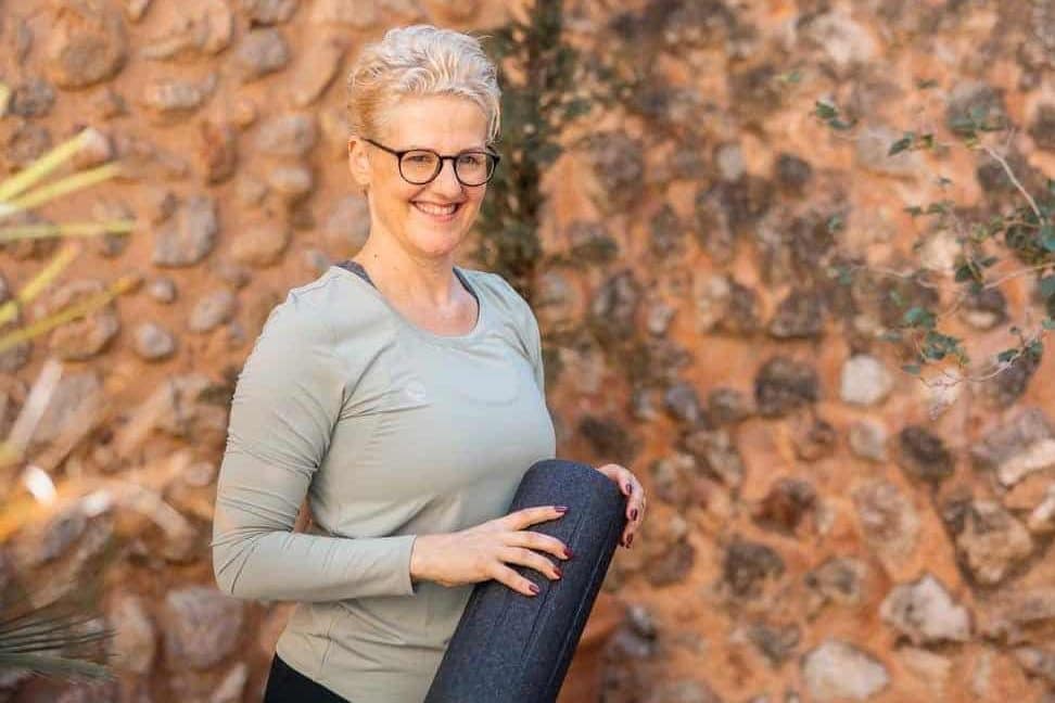 Melanie Schmeinck mit Faszienrolle